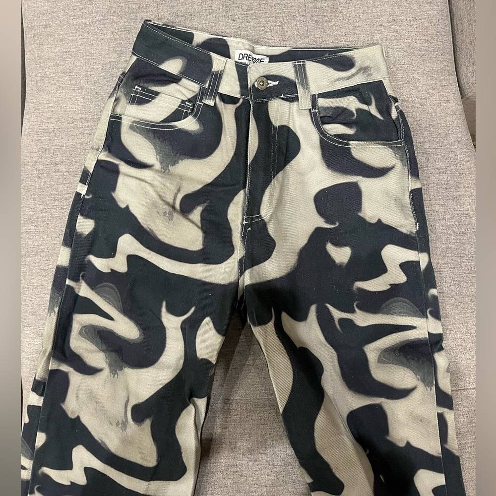 Groovy pants 🕺🏽 - Picture 3 of 4
